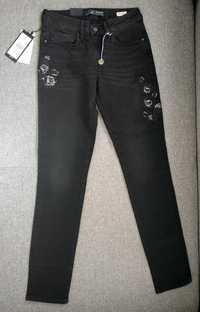 nowe modne jeansy Mavi jeans 26/32 z haftem