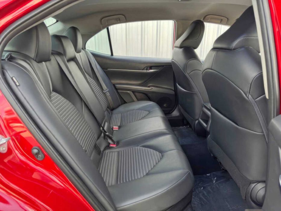 Toyota Camry      2023