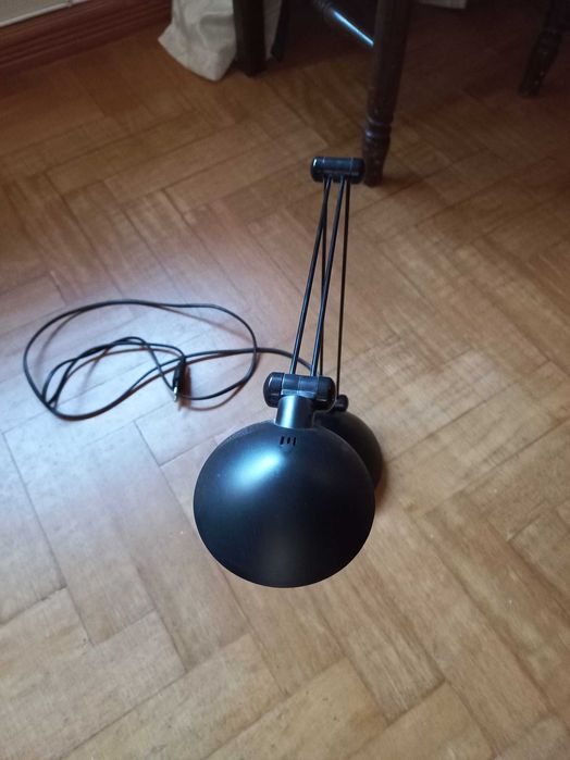 Candeeiro de secretária muito prático