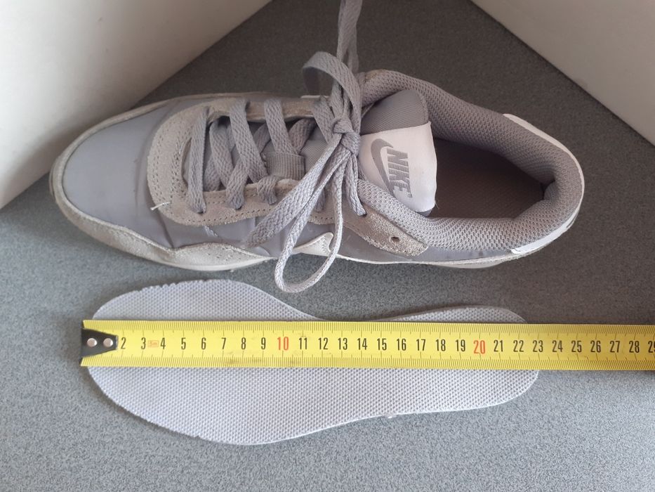 Nike шкіряні кросівки снікерси 35,5 р.