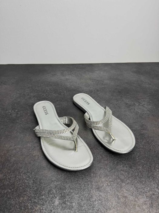 Sandały damskie Guess płaskie japonki