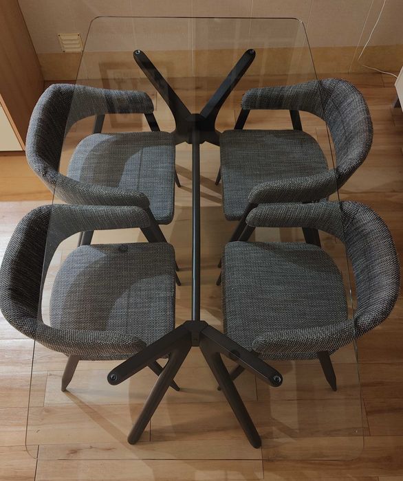 Mesa e 4 Cadeiras AREA