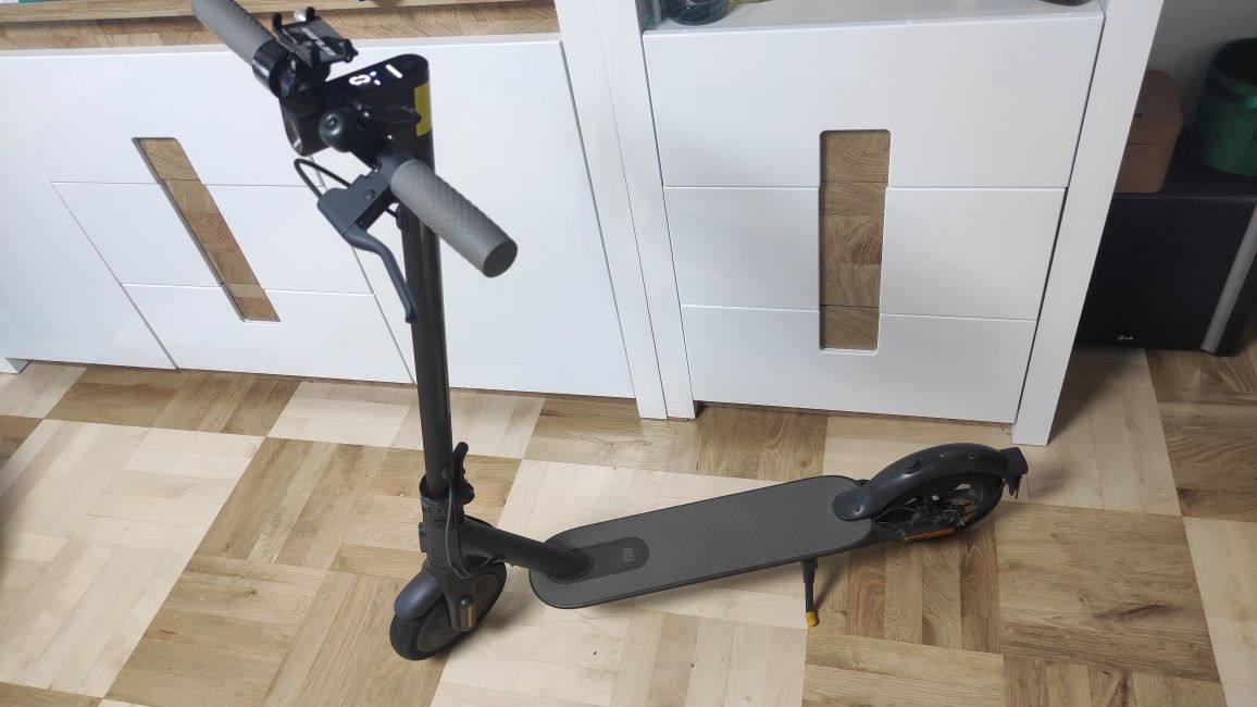 Hulajnoga elektryczna Xiaomi Mi Electric Scooter 1S + gratis