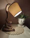 Lampka z liny jutowej.