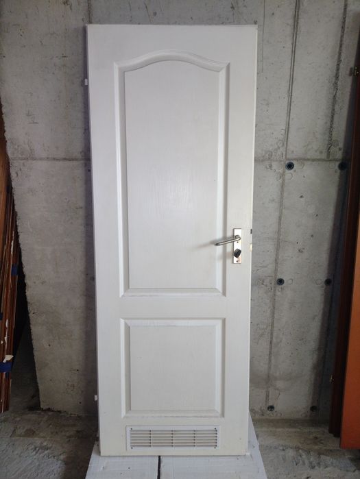 skrzydła drzwi  80 70  i 60 prawe i lewe z klamką i zamkiem