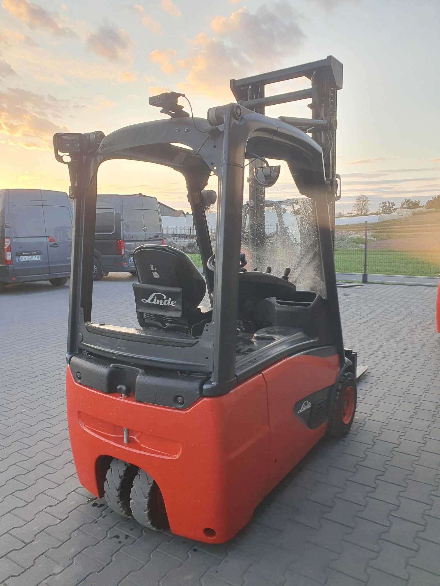 LINDE E16 Wózek widłowy trójkołowy 48V , E14 E18 E20 E12
