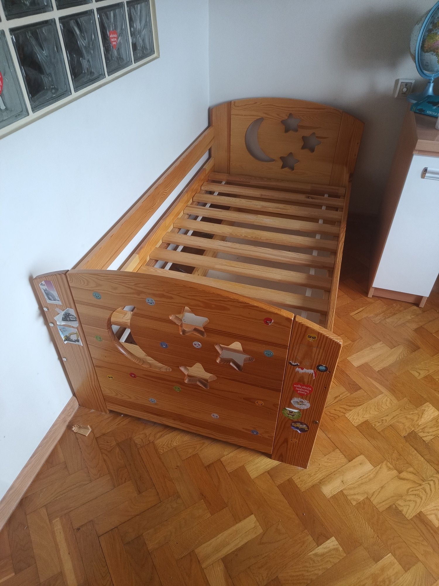 Łóżko dziecięce drewniane