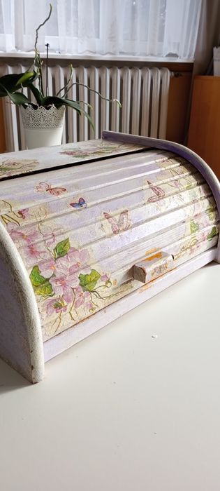 Chlebak drewniany wykonany decoupage