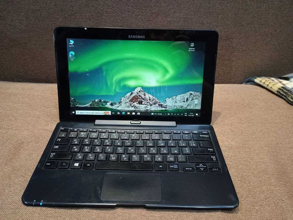 Планшет Samsung XE700T1C з Windows 10