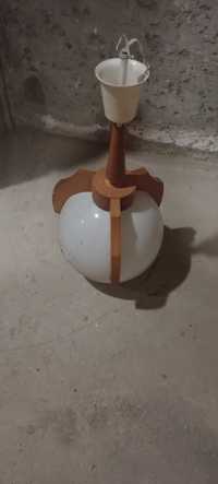 Lampa drewniana z mleczno białym kloszem