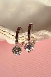 Елегантні срібні сережки кільця з діамантом муасанітом