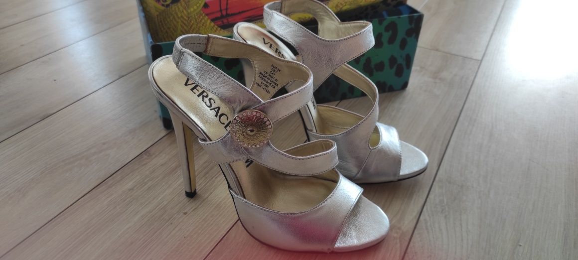 Buty szpilki Versace srebrne