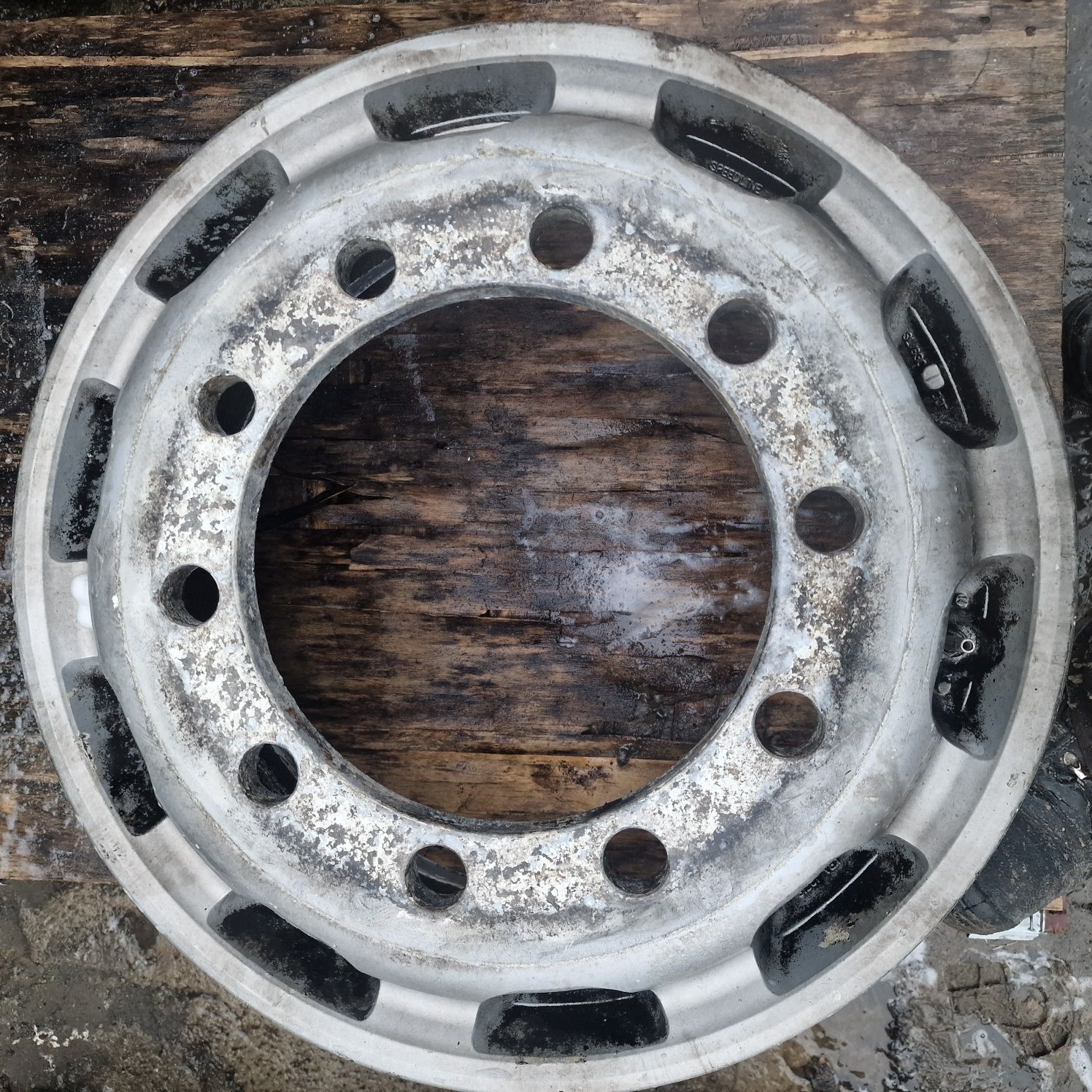 Felga aluminiowa 22.5x9.00 R22.5 Alcoa tulejkowane nakrętki
