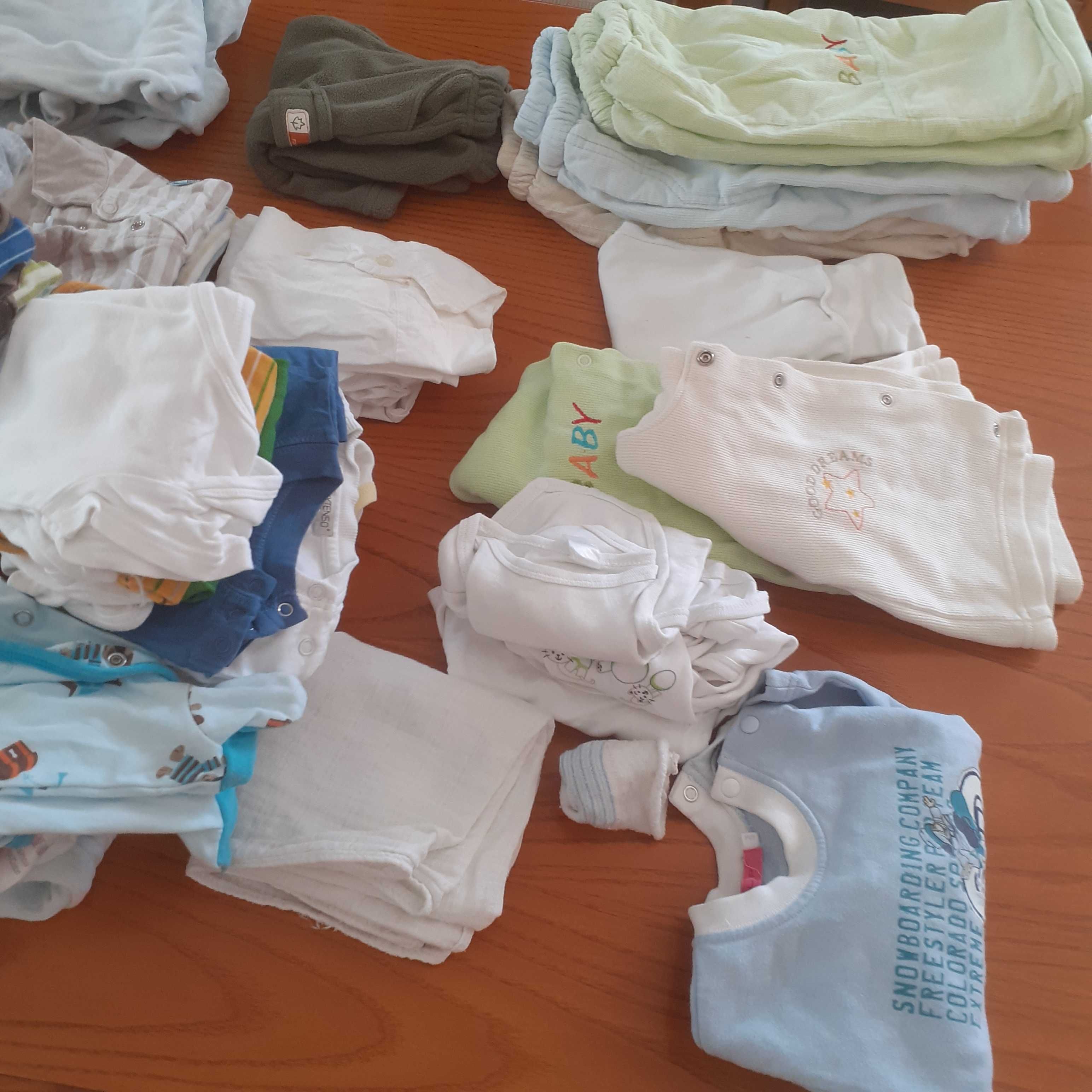 Roupa de bebé usada-3 a 6 meses e 6 a 9 meses