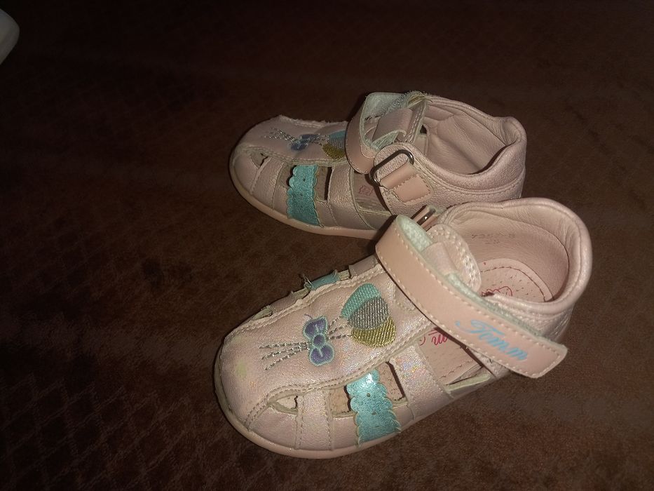 Дитяче взуття  23 розміру