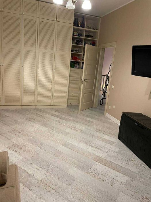 Таунхаус з ремонтом в Ірпені 163 м² Закритий комплекс, камін, меблі.