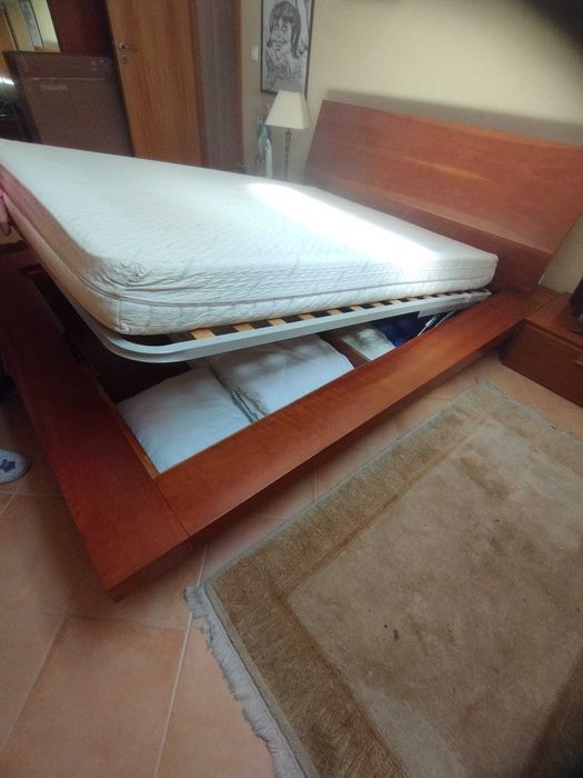 Cama+mesas de cabeceira (estrado elevatório+colchão colunex)