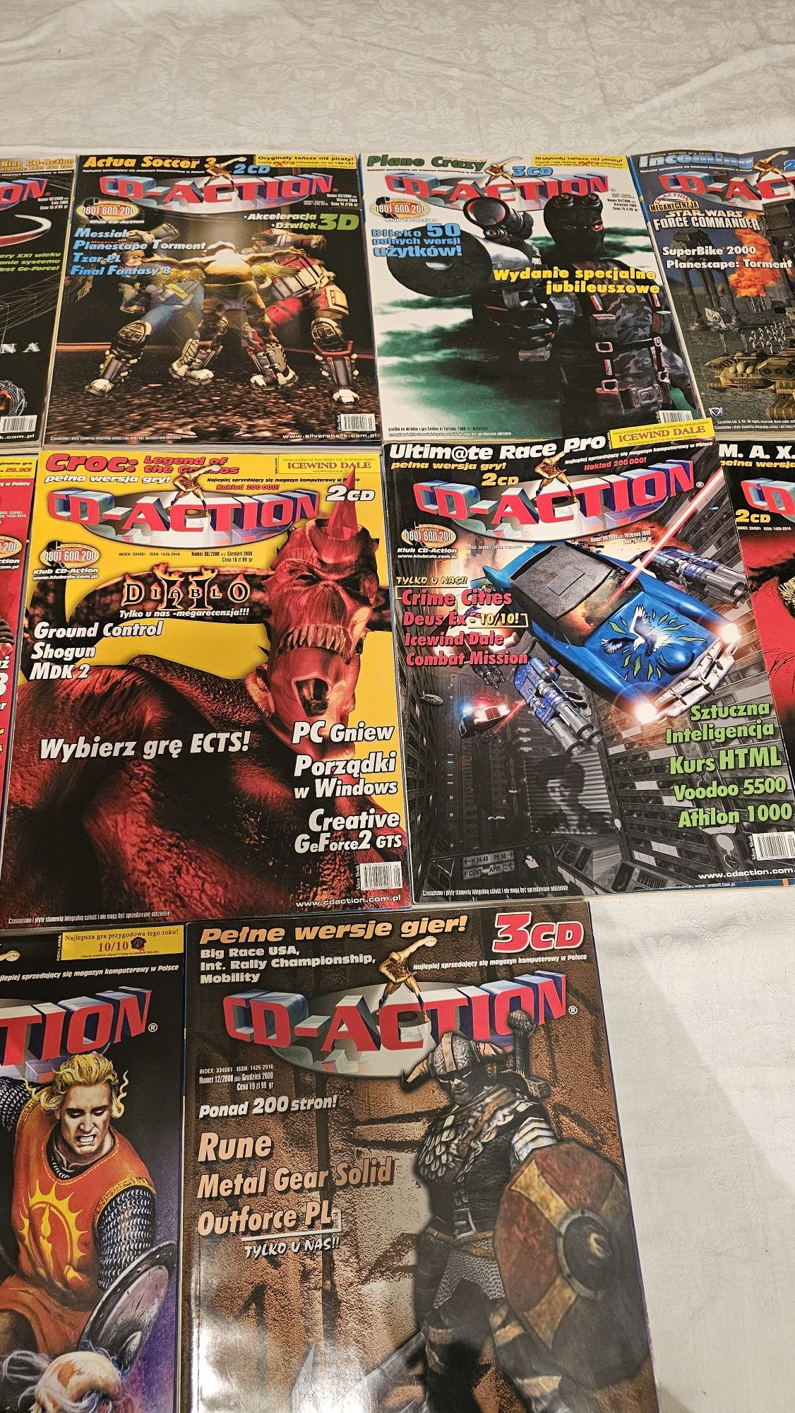 Sprzedam cały rocznik Cd-action z 2000 roku . 12 numerów .