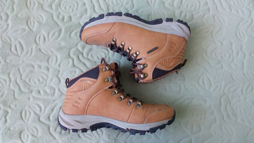 Трекинговые ботинки р39.