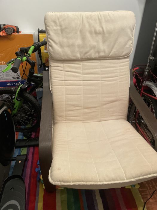 Cadeira de madeira e tecido