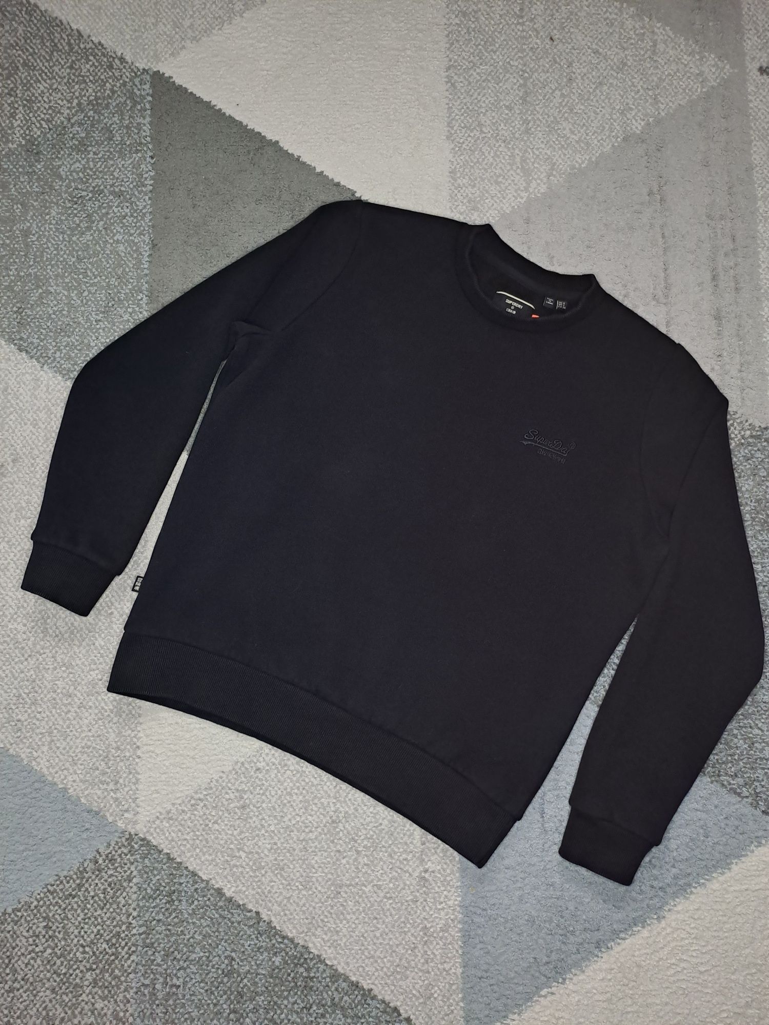 Czarna bawełniana bluza pullover marki Superdry