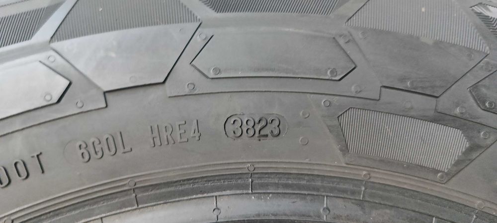 2X 215/65R16C 106/104T Continental Winter Van Contact 73AK