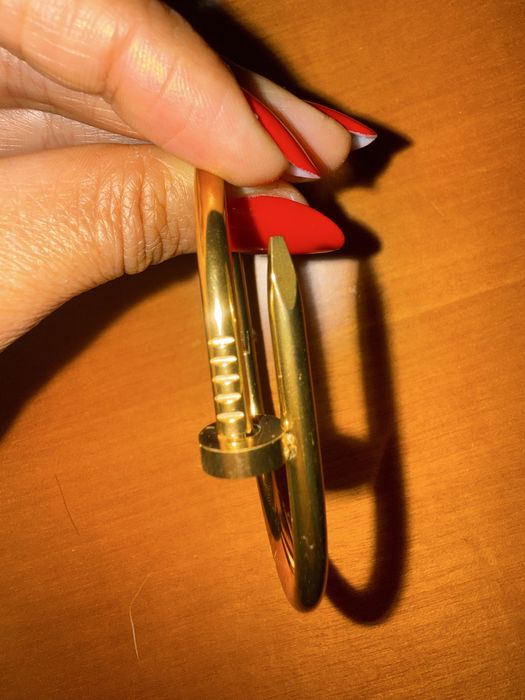 Cartier prego dourada