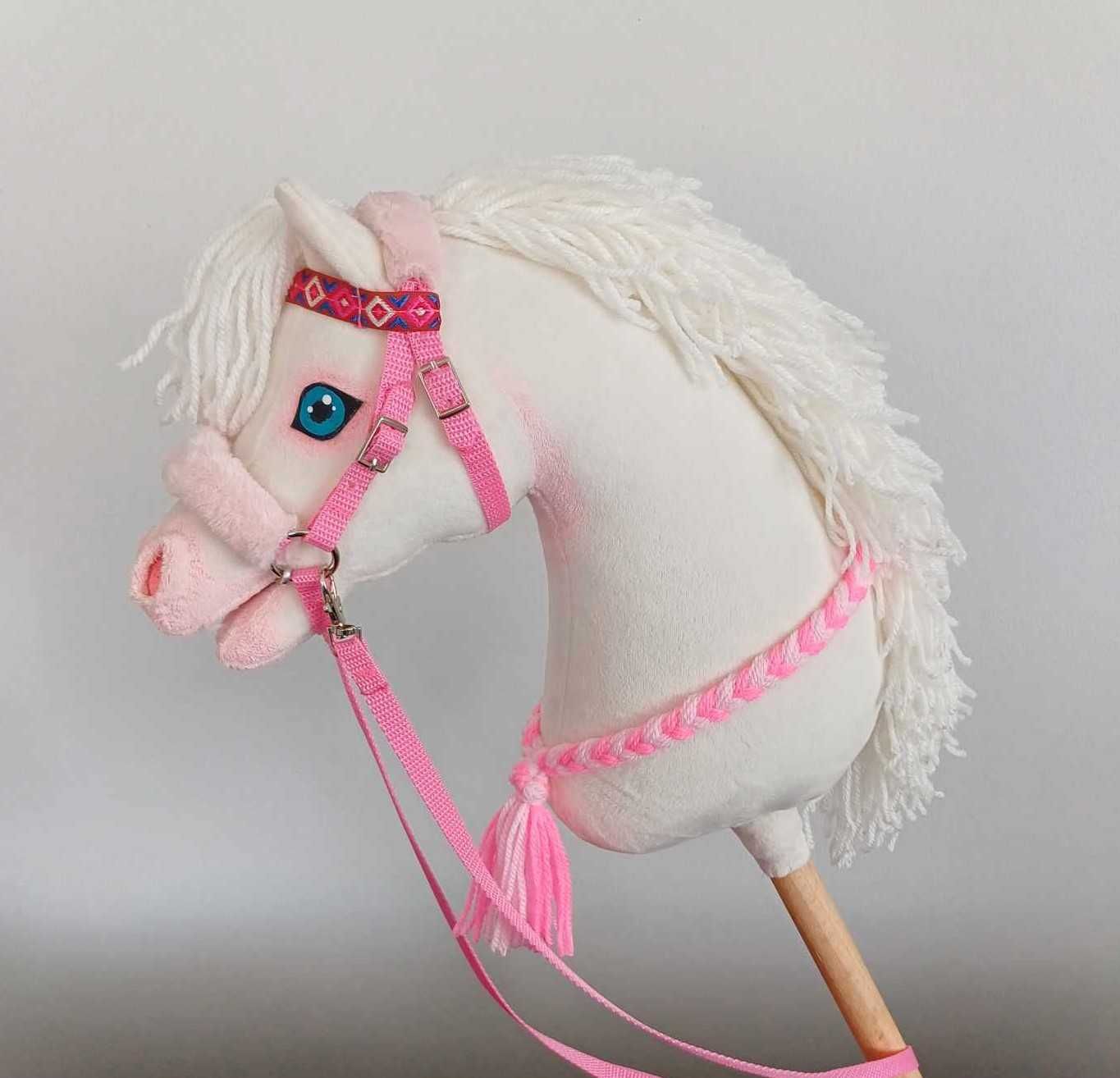 Cremello konik Hobby Horse A4 ze sprzętem