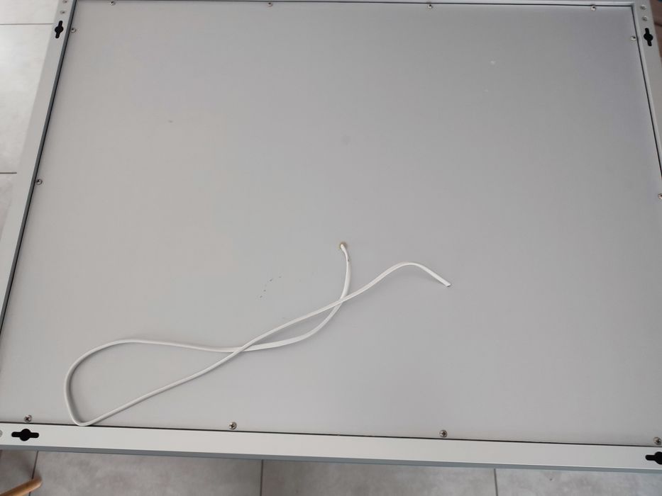 Lustro łazienkowe z lampką LED