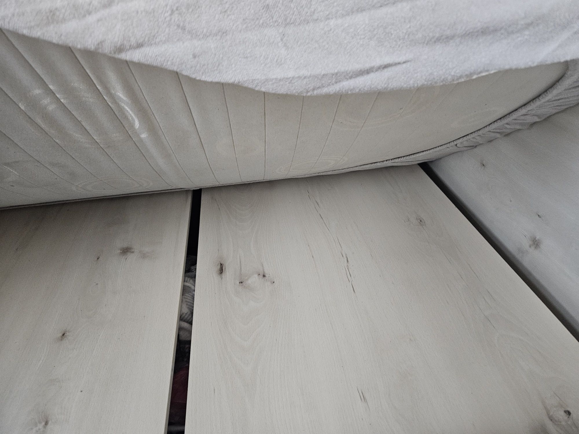 Komplet mebli młodzieżowych z łóżkiem