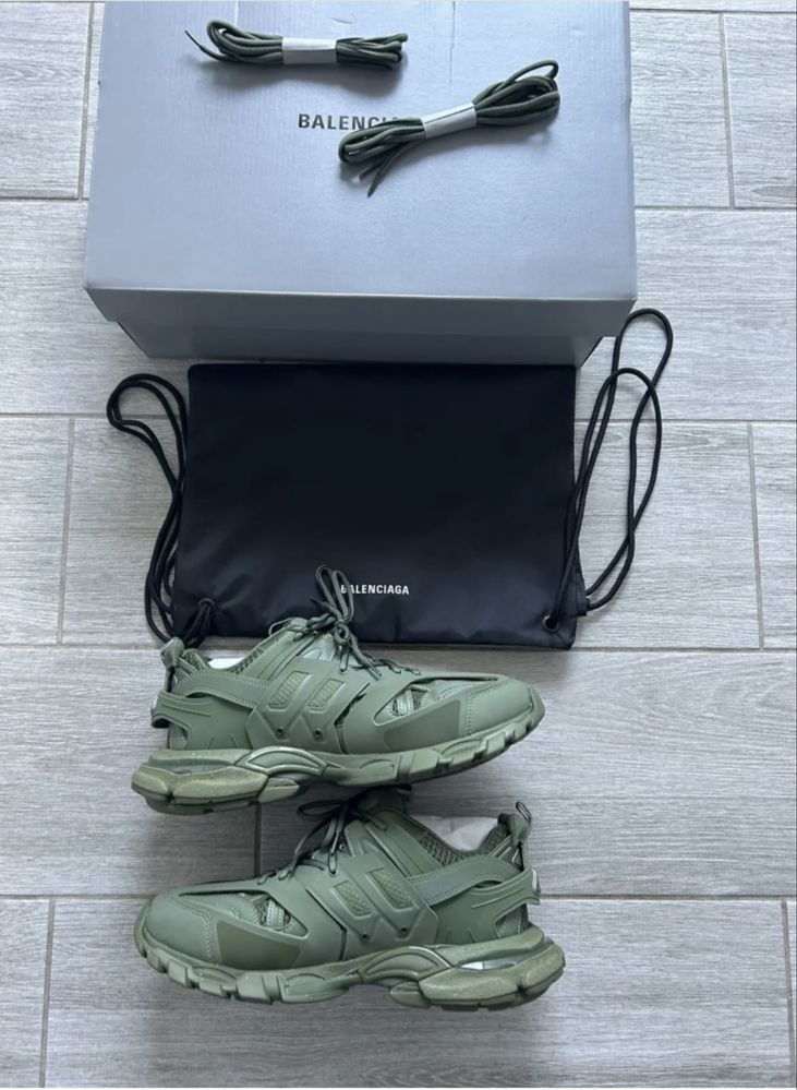 Balenciaga track 1 legit,