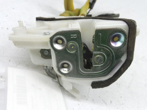 Fechadura / fecho porta trás direito MAZDA 2 (DE)