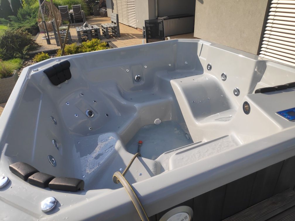 Jacuzzi ogrodowe SPA całoroczne gorąca beczka hot tube