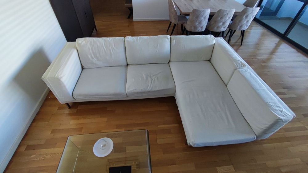 Sofá com chaise long