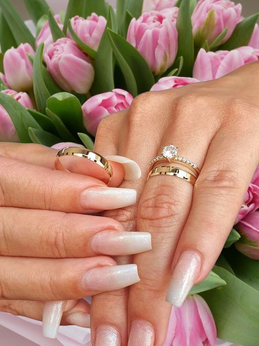 Elegancka delikatna para złotych OBRĄCZEK ślubnych
