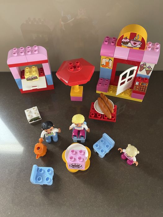 Lego duplo kawiarnia ludziki stoliki parasol i inne akcesoria
