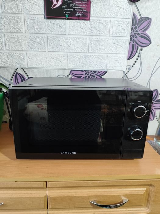 Продам мікрохвильову пічь