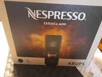 Maquina Nespresso Essenza Mini branca NOVA