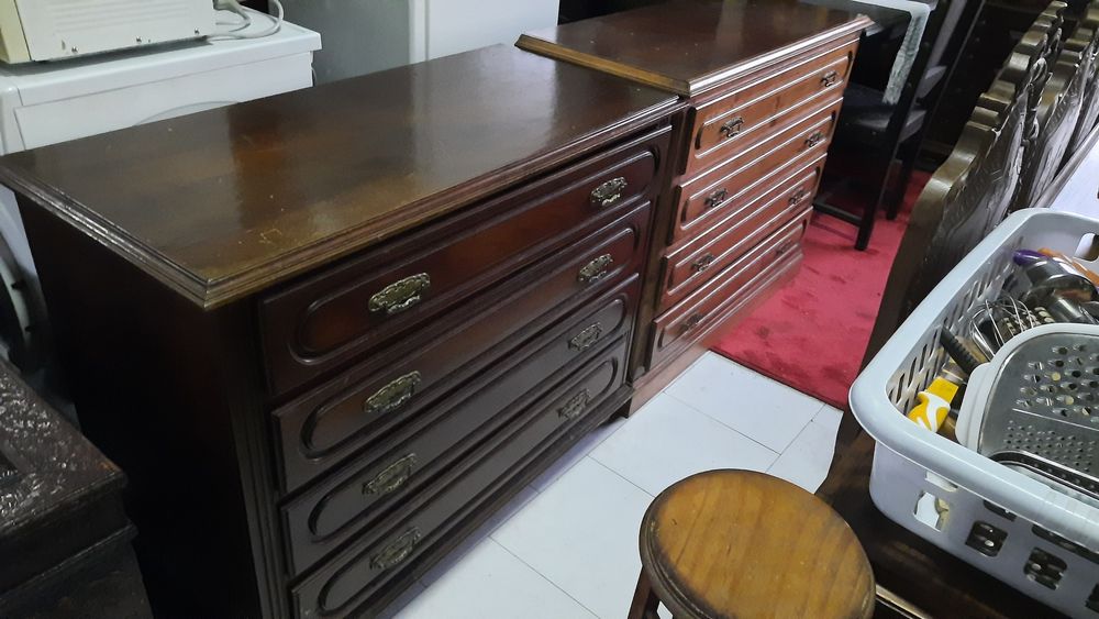 Comodas em excelente estado.