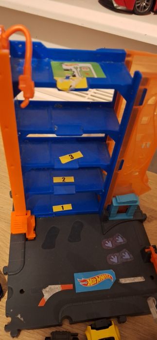 Rekin, resoraki, garaż, Hot Wheels