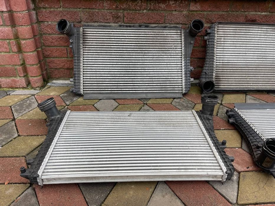 Радіатор інтеркулера VW Passat B6 Golf 5-6 Plus Jetta 5 Caddy Touran