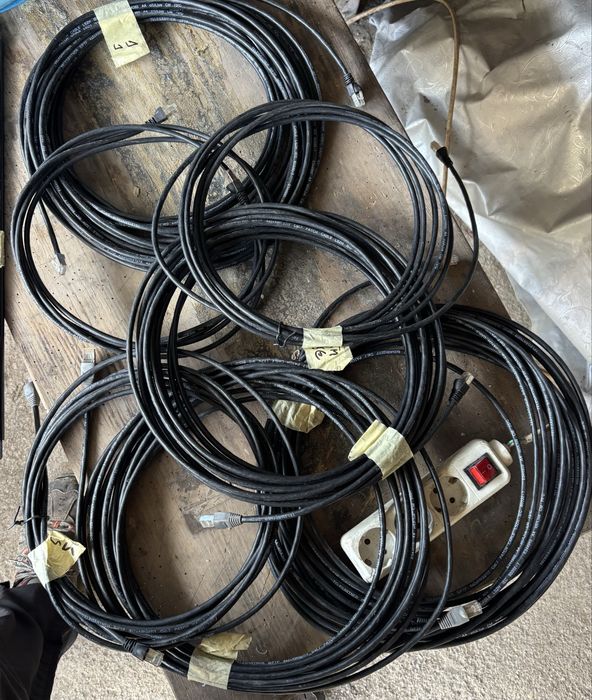 Vendo cabos com fichas powercon e cabos de rede