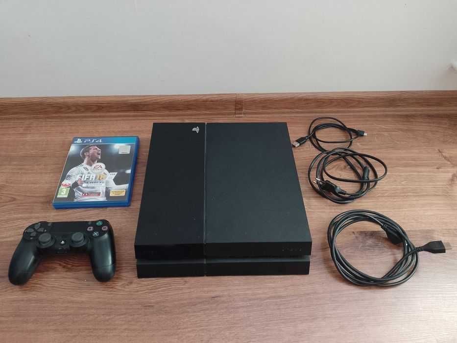 PlayStation 4 ps 4 500gb pad wraz z grą okablowaniem