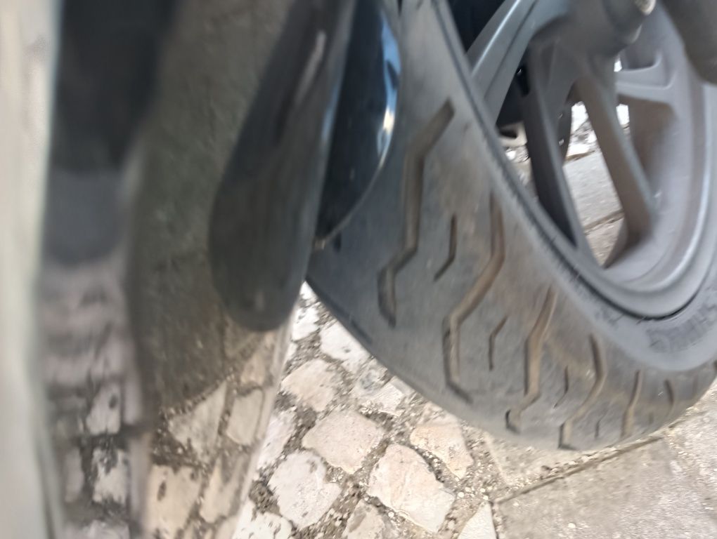 PCX 2019 preta e corrente