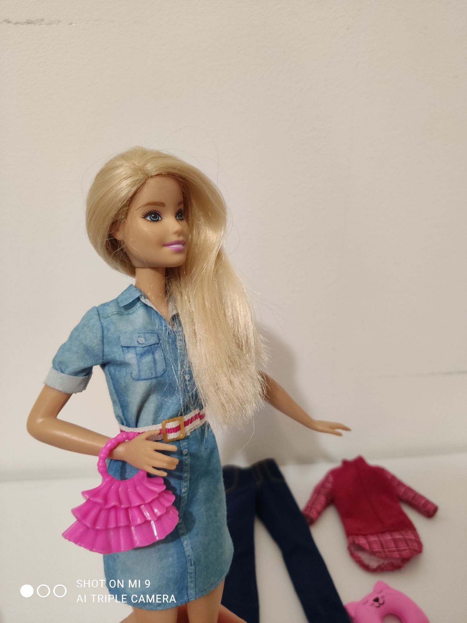 Barbie Lalka w podróży Mattel akcesoria sukienka,spodnie,bluzka modna