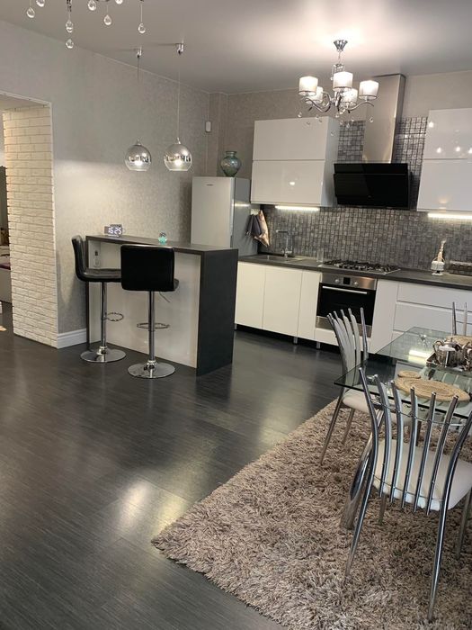 Аренда сучасноїї 2-х кімнатної квартири. Центр.