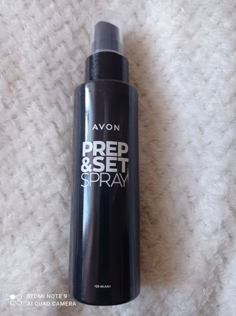 Utrwalający spray do makijażu Avon