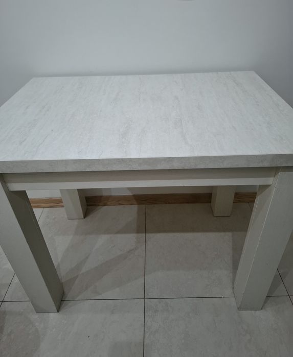 Stół do kuchni jadalni