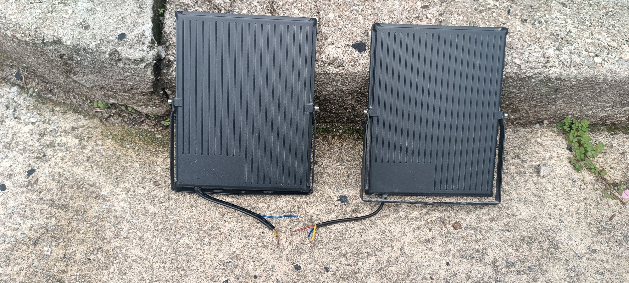 Dos faróis led 100w Com pouco uso