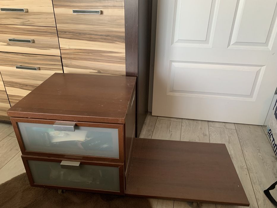 Dwie szafki nocne jak nowe